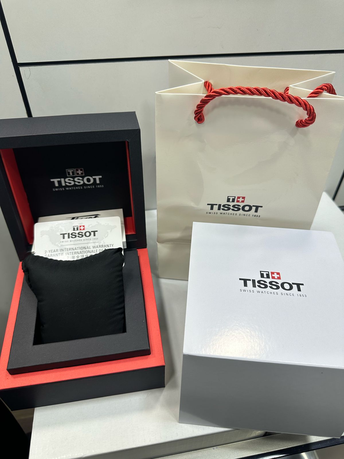 TISSOT ACIER GRIS TABLEAU NOIR