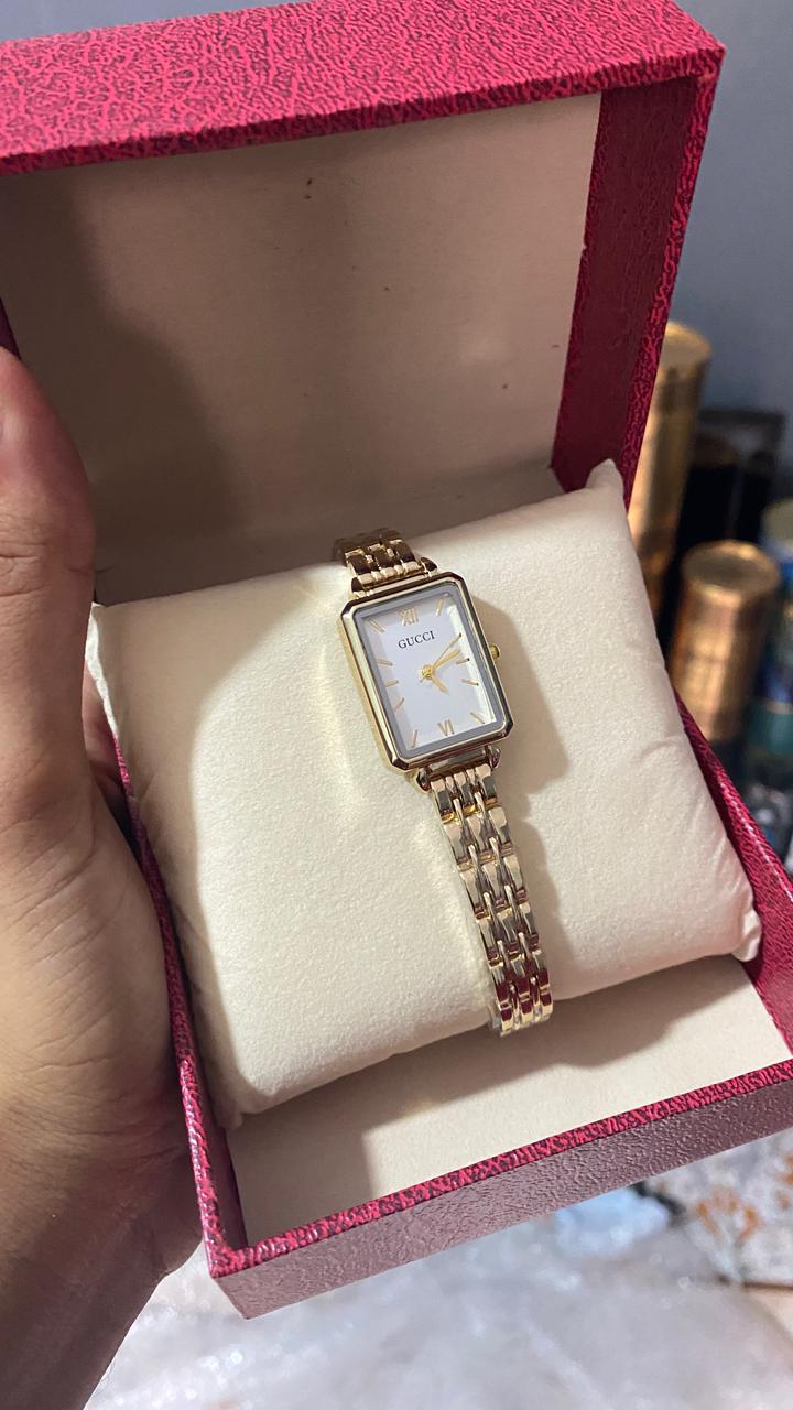 GUCCI MONTRES GOLD TABLEAU BLANC