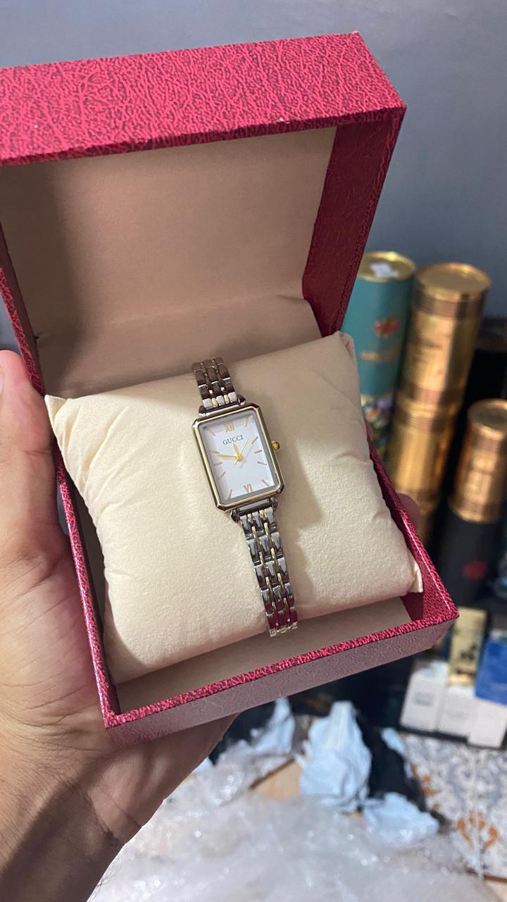 GUCCI MONTRES GRIS ET GOLD TABLEAU BLANC