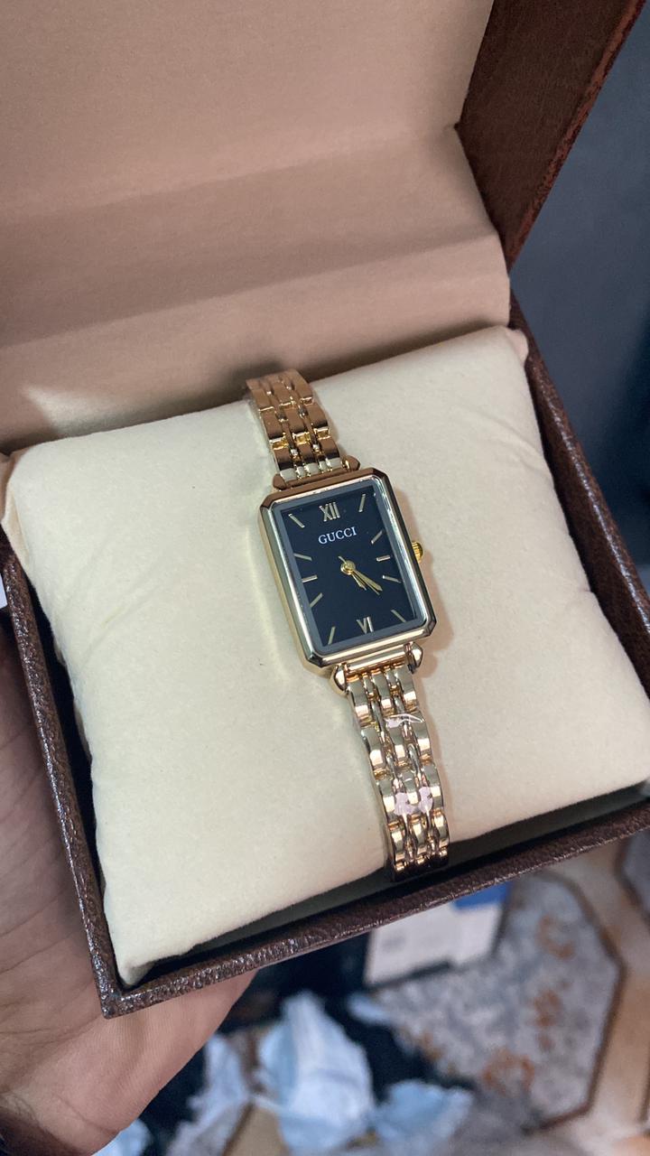 GUCCI MONTRES GOLD TABLEAU NOIR